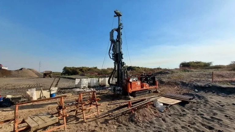 Exploratory test pit investigations in Mississauga with local lab support